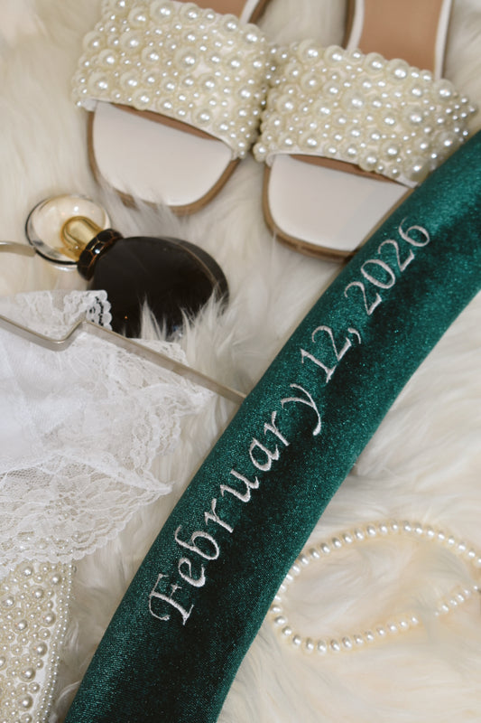 Heirlūm Hanger in Hunter Green