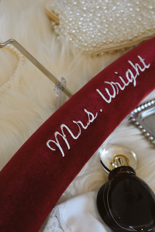 Heirlūm Hanger in Burgundy