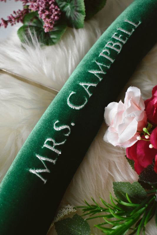 Heirlūm Hanger in Kelly Green