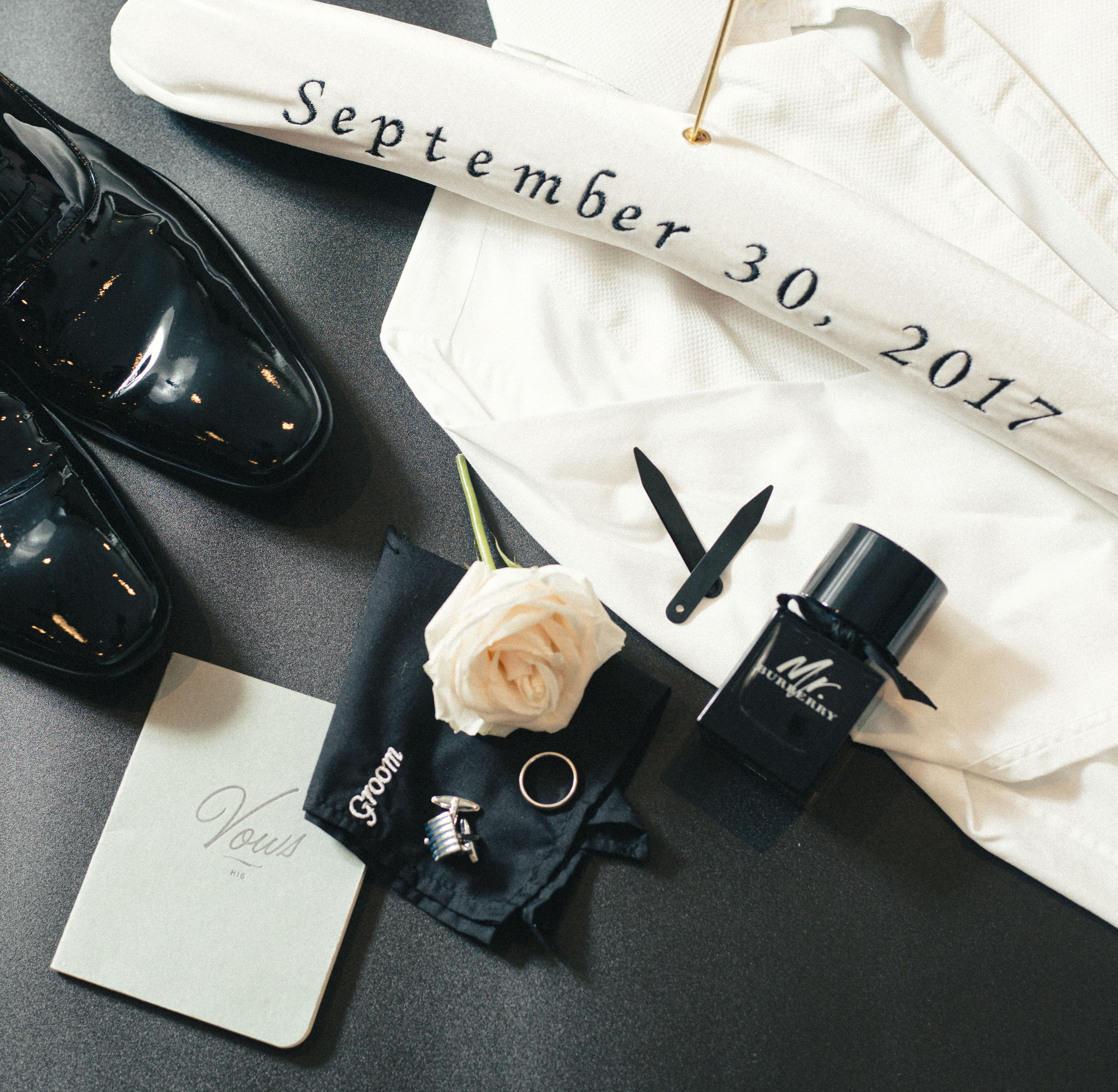 Heirlūm Hanger - The Wedding Dress Hanger!